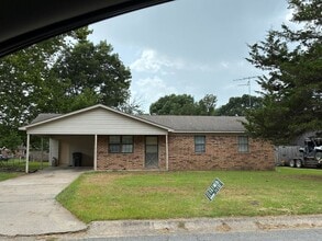 Building Photo - 23 Hartwell Pl