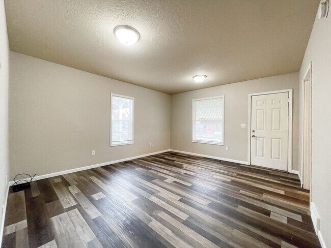 Building Photo - Quaint 3 Bedroom in NW Minot