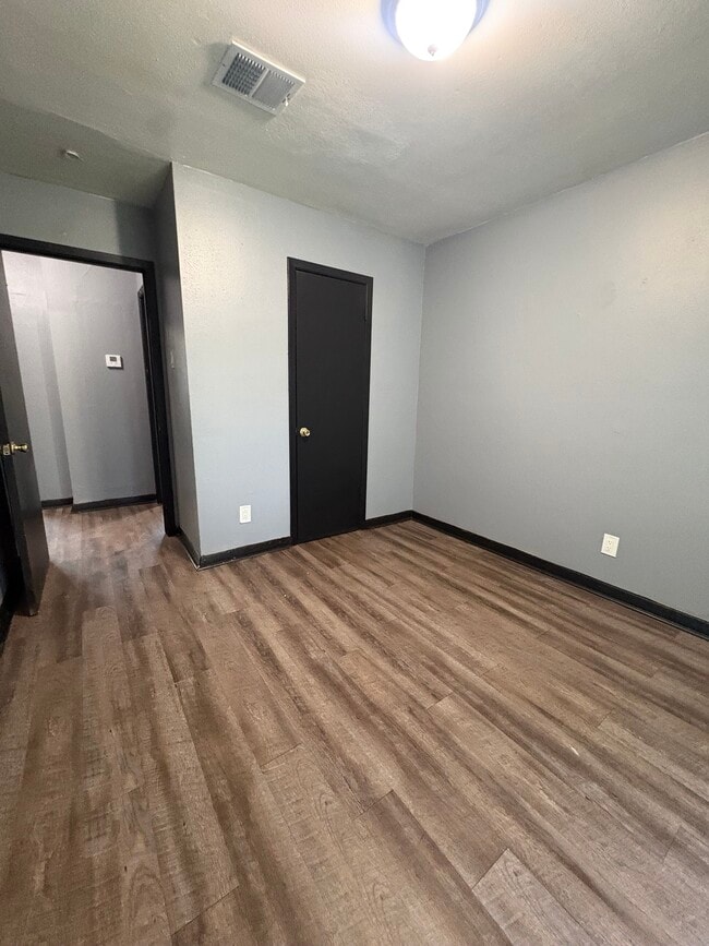 Building Photo - 9315 Oak Knoll Ln