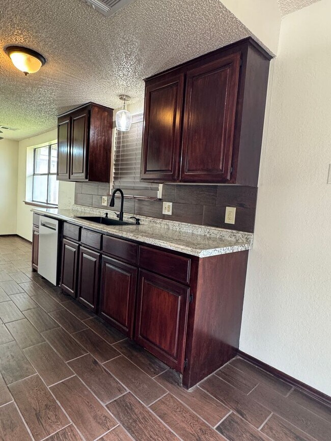 Foto del edificio - 5006 SE Brown St