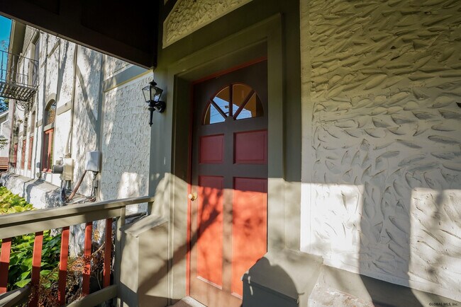 Foto del edificio - 10 Carriage House Ln