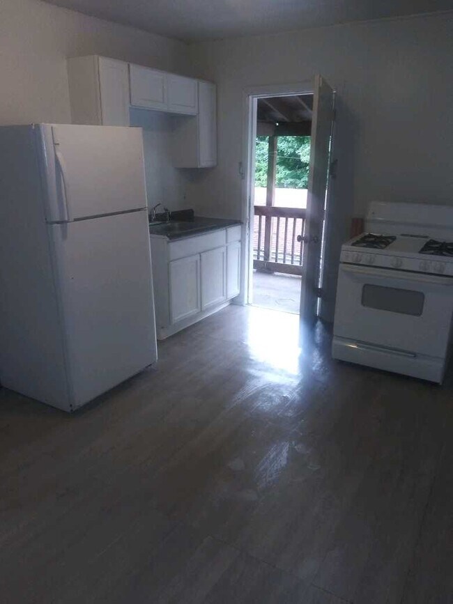 Foto del edificio - 818 Shorb Ave NW