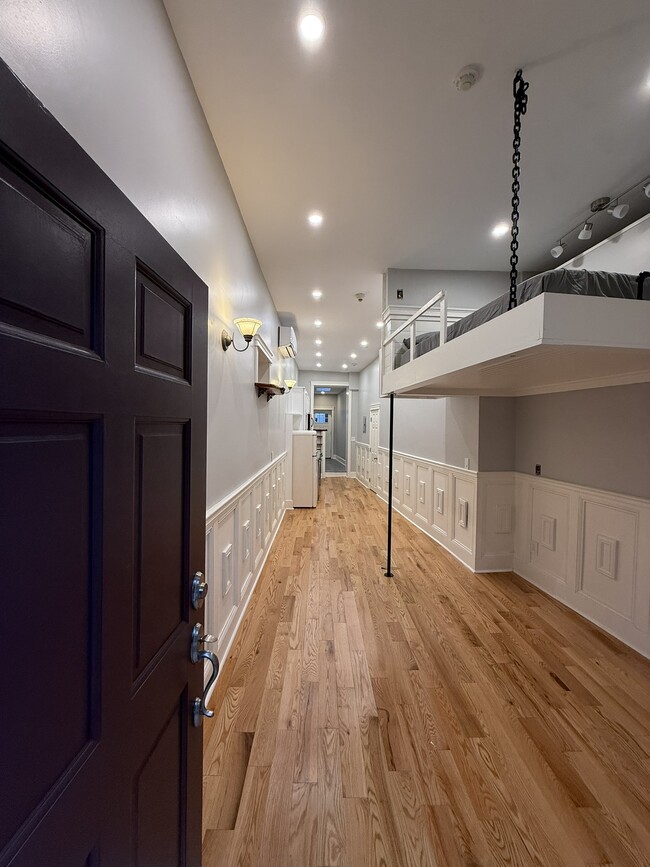 Building Photo - 484 Broadway