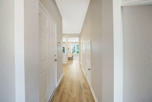 Foto del edificio - 233 Sand Oak Blvd