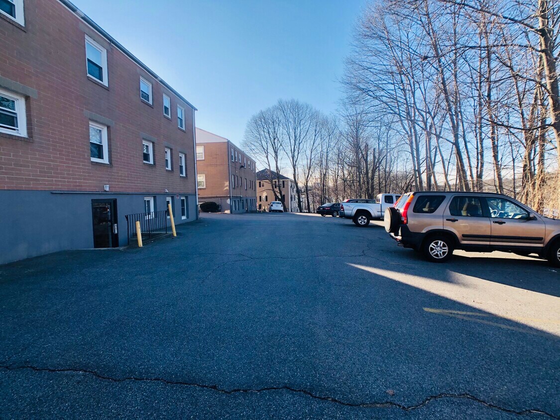 135 Commercial St Unit 4, Braintree, MA 02184 Condo for Rent in