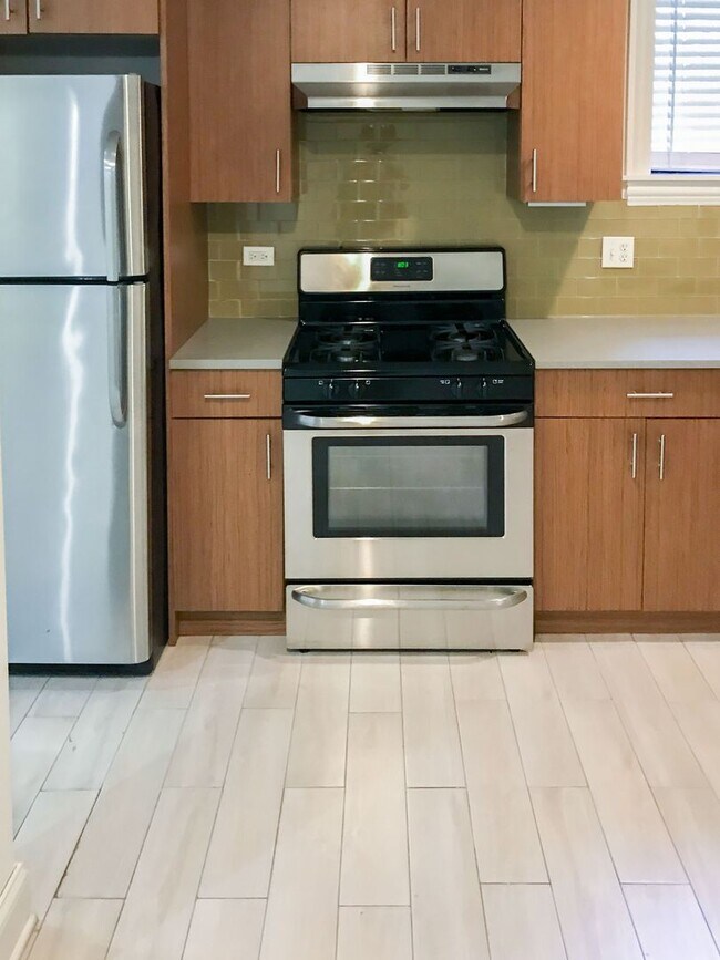 Foto del edificio - 3706 N Wilton Ave