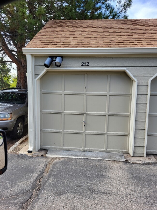 Building Photo - 8225 Fairmount Dr