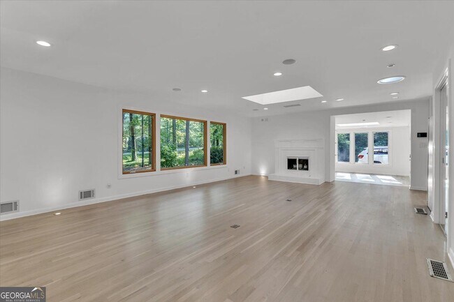 Foto del edificio - 2605 McKinnon Dr