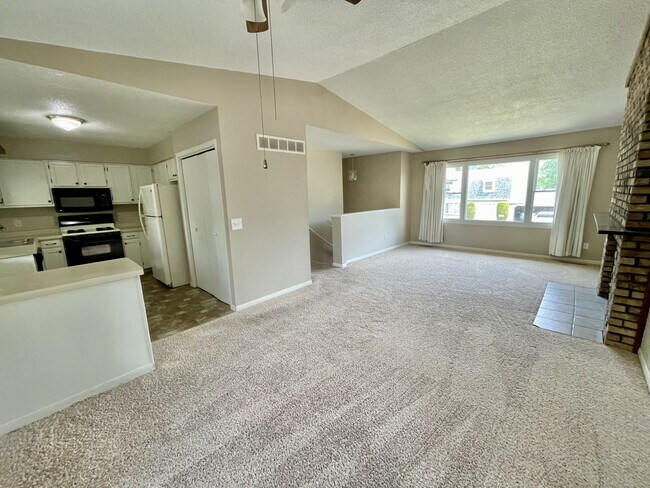 Foto del edificio - 105 Colony Dr