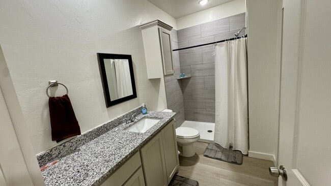 Building Photo - Charming 2-Bedroom Home in the Heart of La...