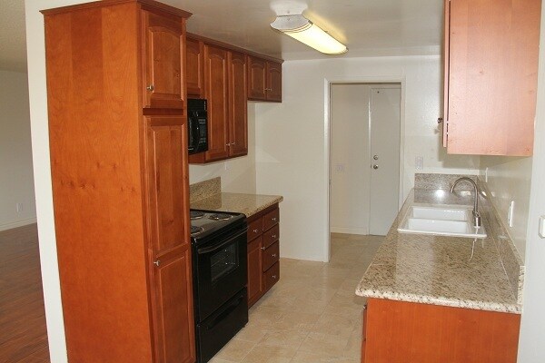 Building Photo - 1200 S Catalina Ave