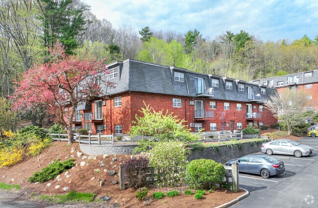 Building Photo - Gardner Lake Village - 100-106 WHITEHALL RD AMESBURY, MA 01913