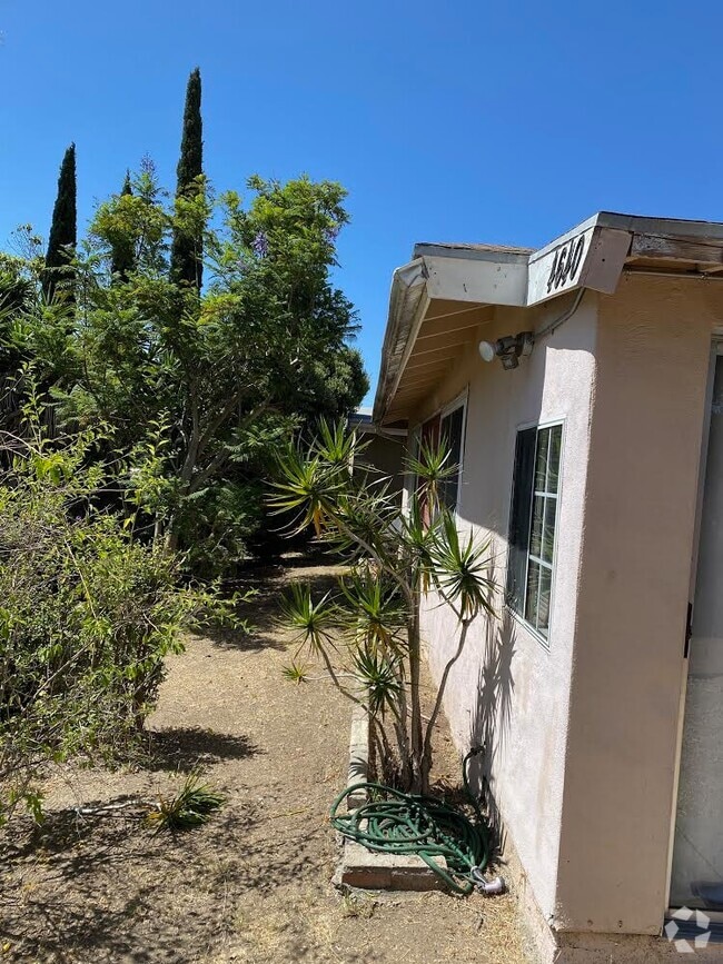 Building Photo - 4640 Clairemont Dr