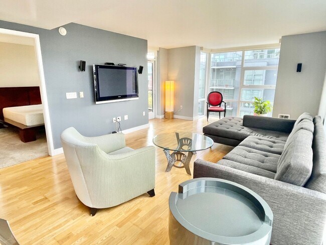 Building Photo - 2BR/2BA + Office Nook! 1,184 sqft! The Rad...