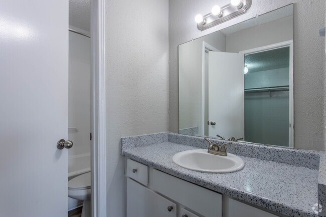 1 BR, 1 BA - 630 SF - Brays Villa