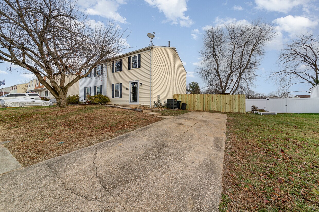 Foto principal - 117 Stillmeadow Dr