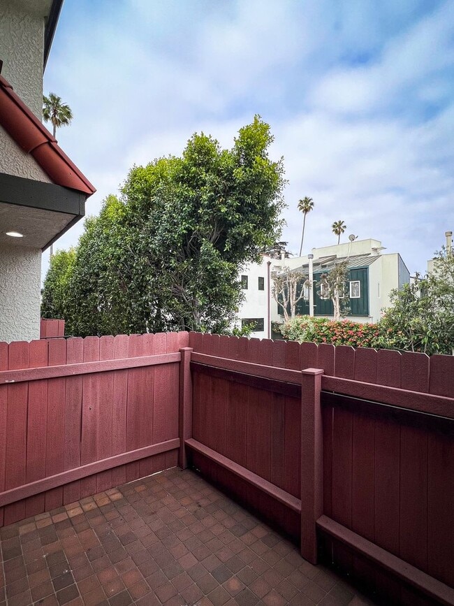 Building Photo - Spacious, Two-Story Townhouse In Prime San...