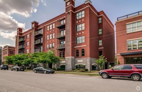 Building Photo - 702 Wedgewood Park