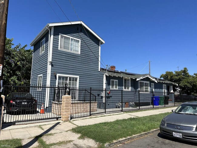 Building Photo - 4 br, 2 bath House - 3602 Highland Avenue