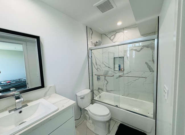 Foto del edificio - 1301 N Kingsley Dr