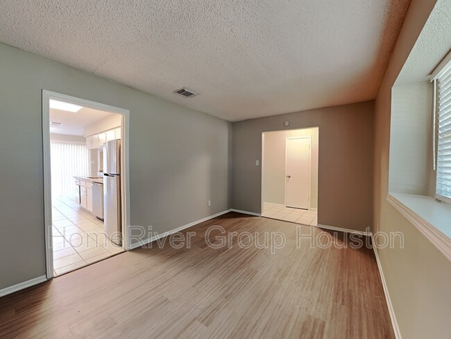 Building Photo - 5130 E Orem Dr