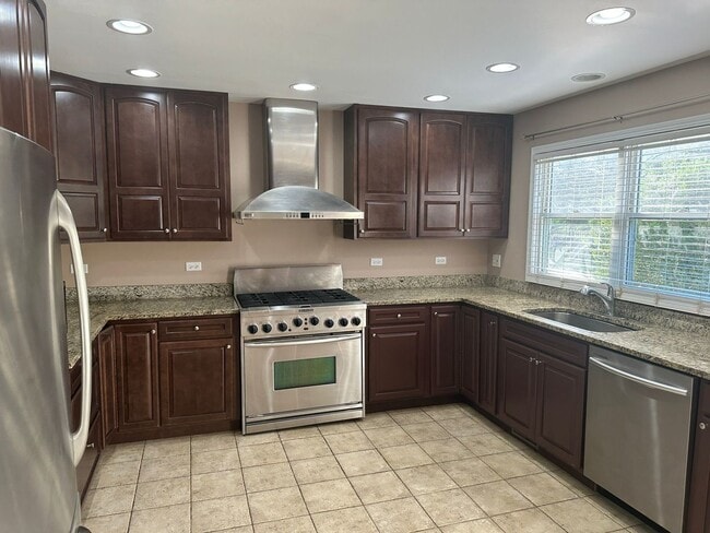 Building Photo - 5490 Fox Path Ln