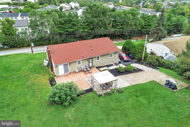 Building Photo - 1460 Yocumtown Rd