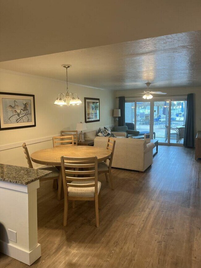 Foto del edificio - 7785 Estero Blvd