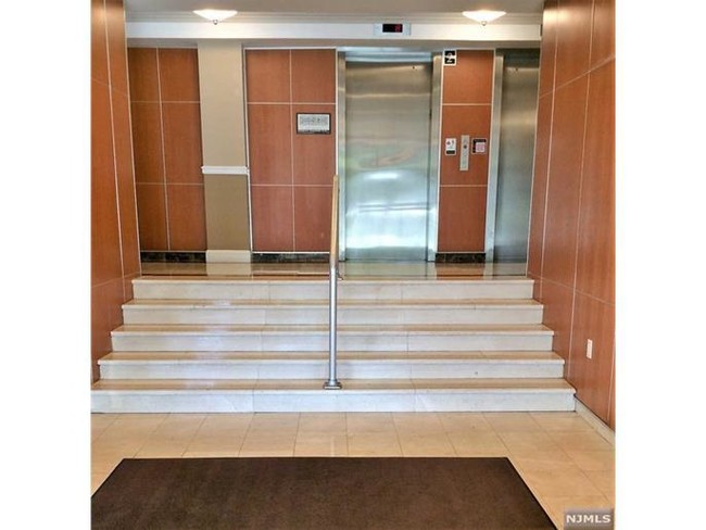 Foto del edificio - 60 Parkway Dr