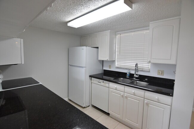 Building Photo - 6300 La Costa Dr