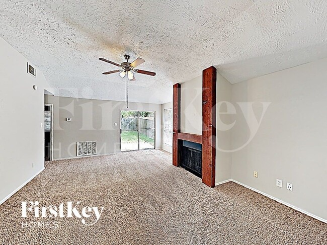 Building Photo - 17326 Davenway Dr