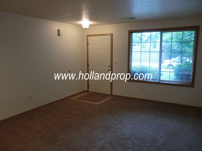 Foto del edificio - Cozy & Bright 3-Bedroom Retreat in Southeast Portland – Fenced Yard & Garage!
