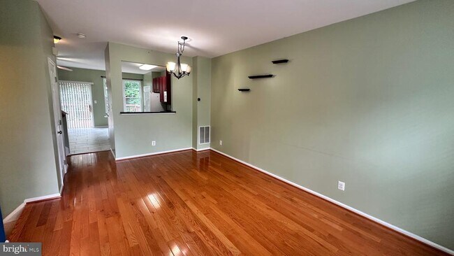 Building Photo - 21503 Harvest Green Terrace