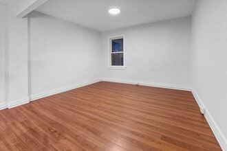 Building Photo - 721 N Wood Ave