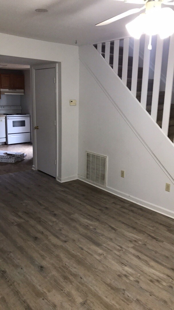 Building Photo - Radford, 4 BR / 2 BA house, Available 9/18!