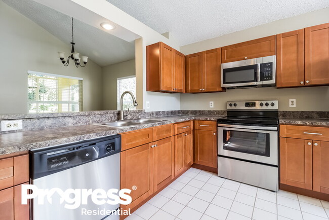 Foto del edificio - 637 Silver Birch Pl