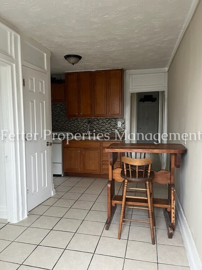 Foto del edificio - 2453 W Franklin St