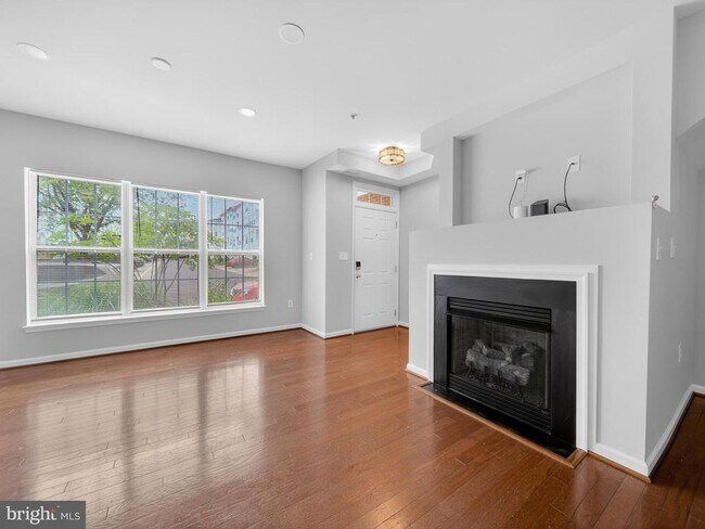 Foto del edificio - 6055 Wicker Ln