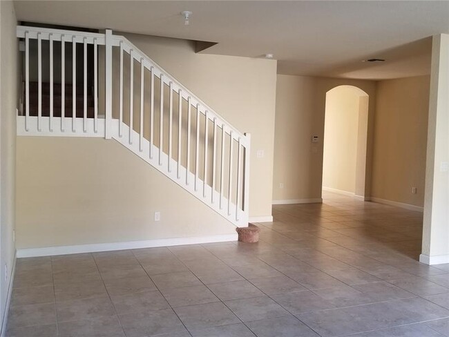 Building Photo - 9577 Town Parc Cir S