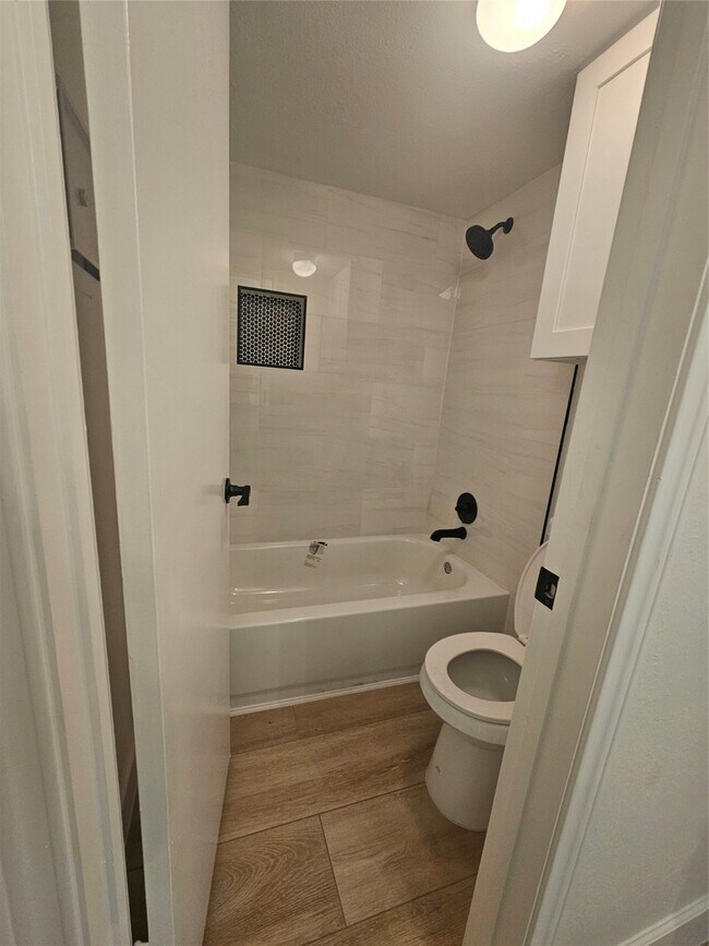 Foto del edificio - 2626 Holly Hall St