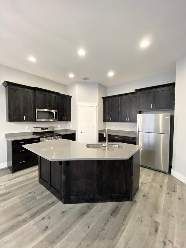 Building Photo - 3773 Ventura Ave