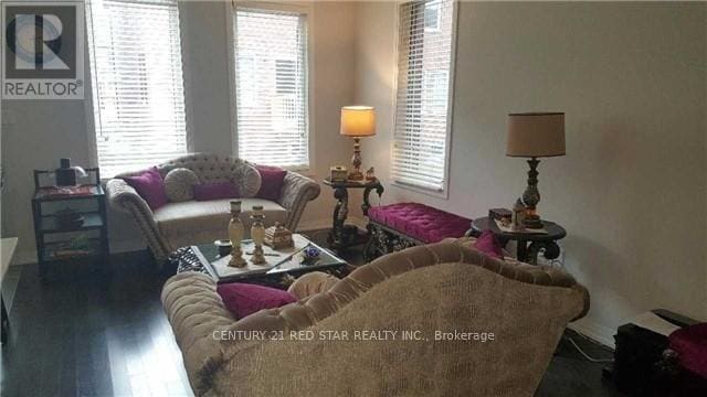 Photo du bâtiment - 58 McLaughlin Ave