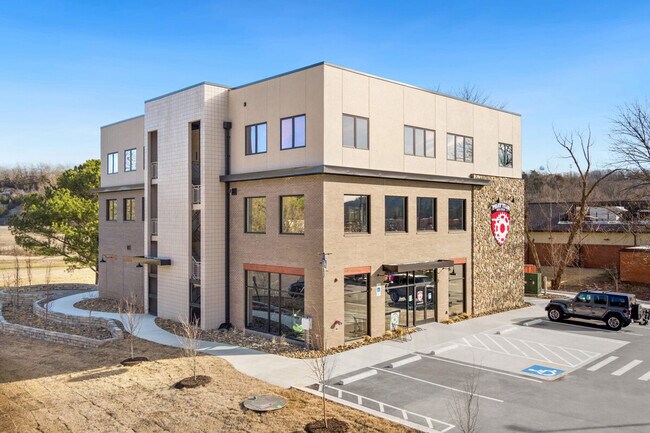 Building Photo - 10 Riordan Rd