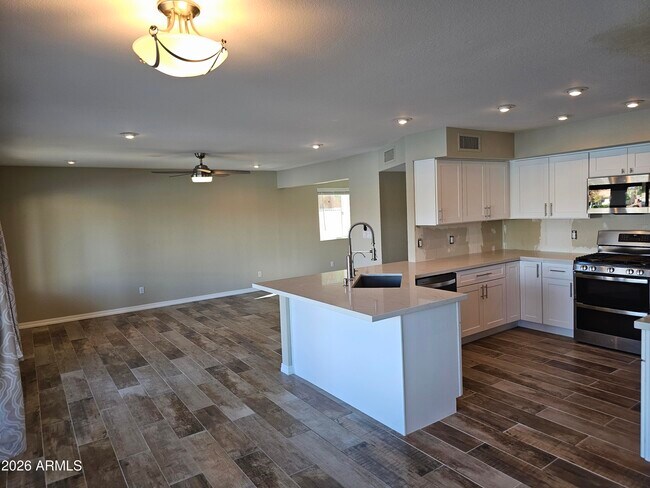 Foto del edificio - 16443 S 34th Way