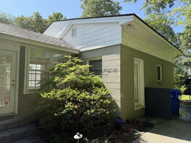 Foto del edificio - 575 Elizabeth Ln W