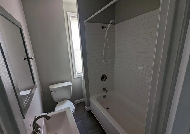 Foto del edificio - Bright & Spacious 3-Bedroom Home in the Heart of Port Richmond — Accepting ALL PHA voucher holders