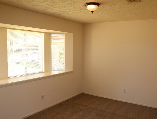 Foto del edificio - 17319 Northchapel St