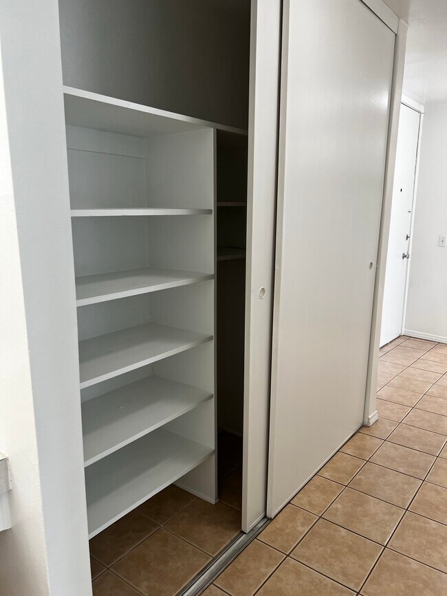 Armario del pasillo - 3050 Rue Dorleans