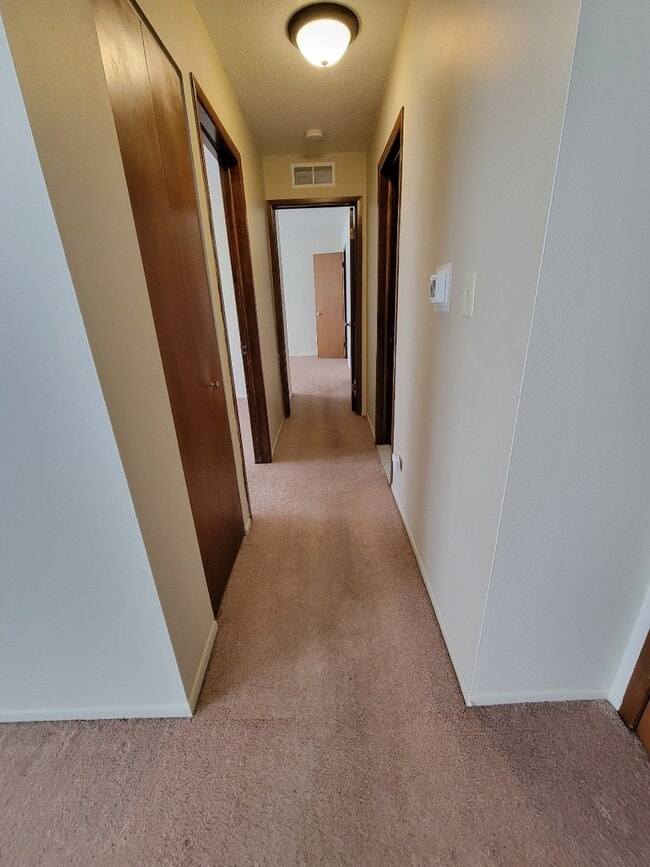 Foto del edificio - 1327 Southwestern Dr