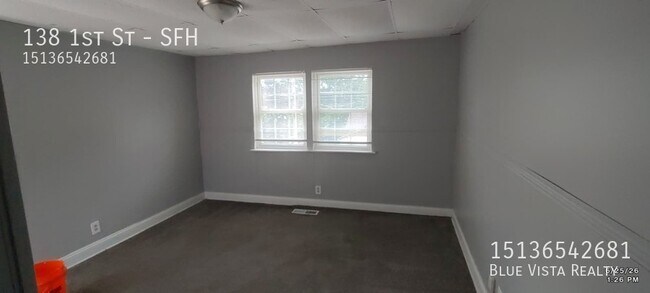 Building Photo - 138 1st St